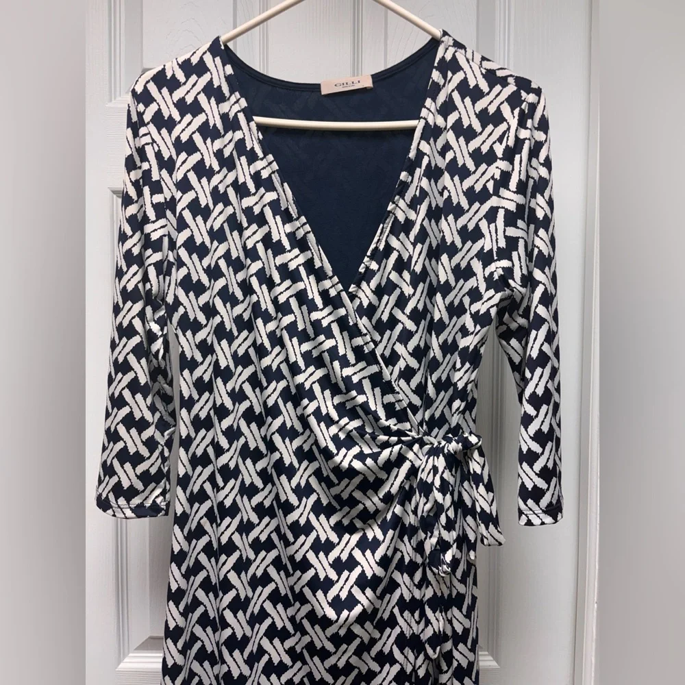 Gilli Navy & White Geometric Print Faux Wrap Dress | Size LP - Picture 2 of 6
